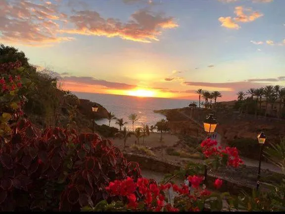 Blue Bay Paradise - Front With Sea View